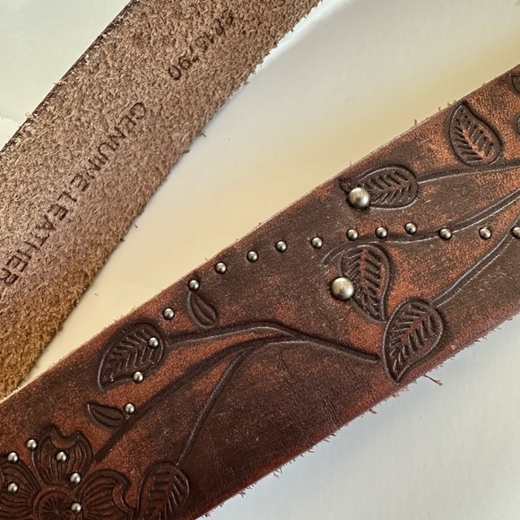 Hand tooled and beaded leather belt M brown 29-33in - Picture 5 of 6